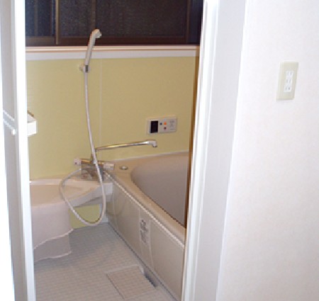 防水性の高いシステムバスで安心な浴室