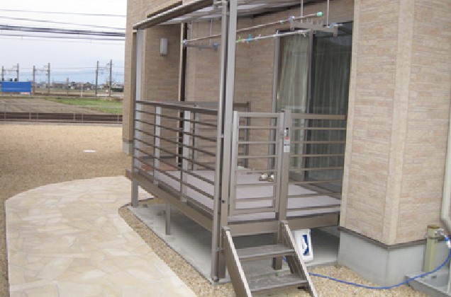 洗濯などに便利なテラス部分