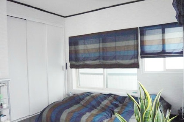 押入れを奥行の浅いクローゼットに変更することで部屋を広く。