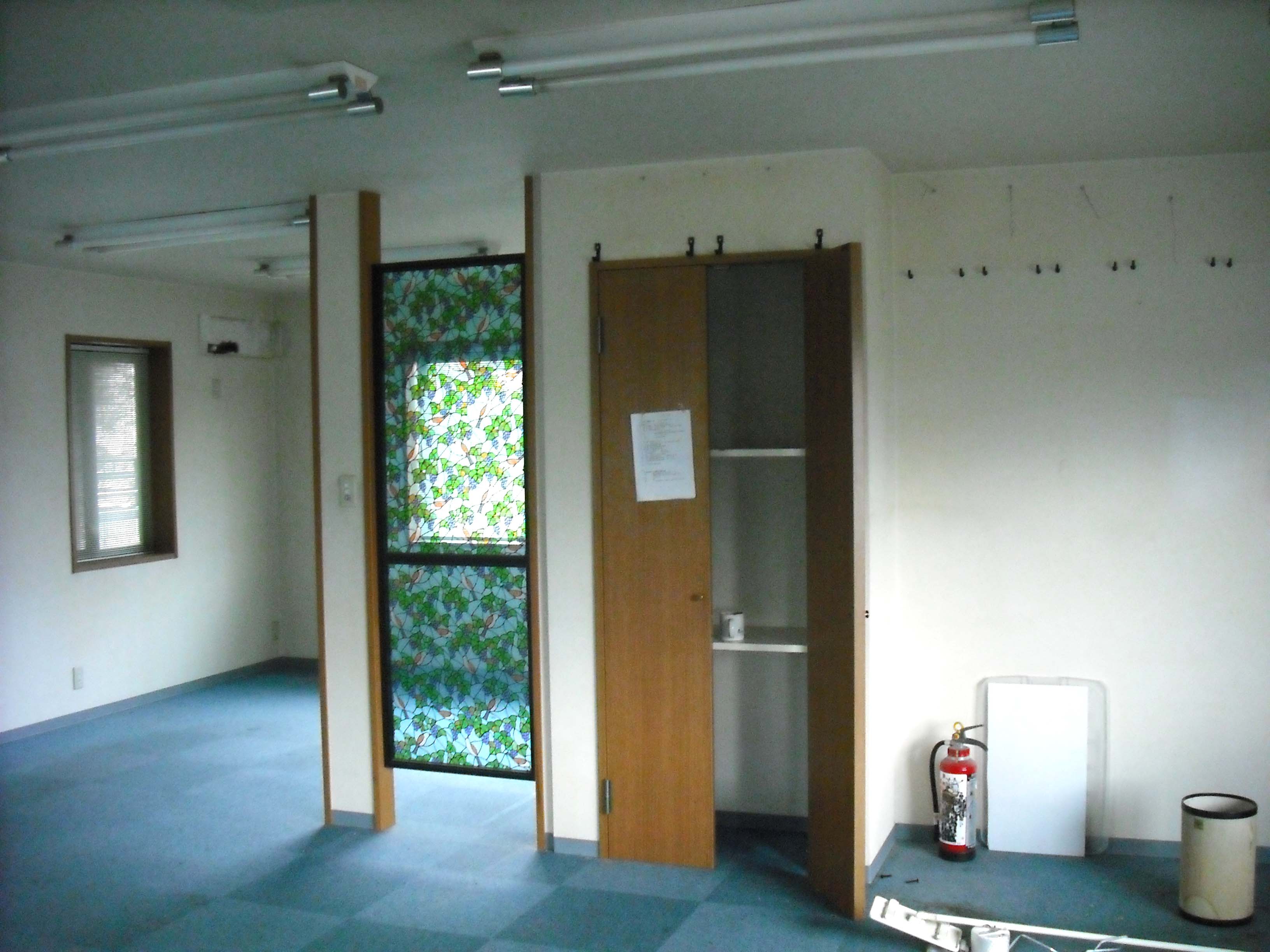 パーテションを撤去後、間仕切りを作りバスルーム新設です。