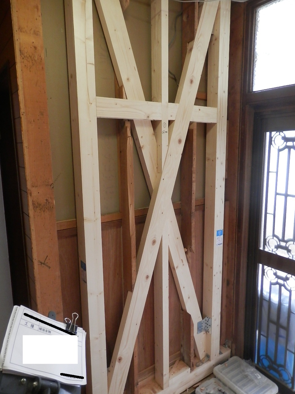 施工中の写真です 筋かいを新たに入れています