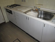 スペースが狭いキッチンでした。