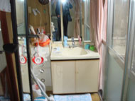 暗さがあり、物が溢れてました。