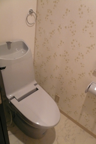 白を基調にしたシンプルで清潔なトイレに。