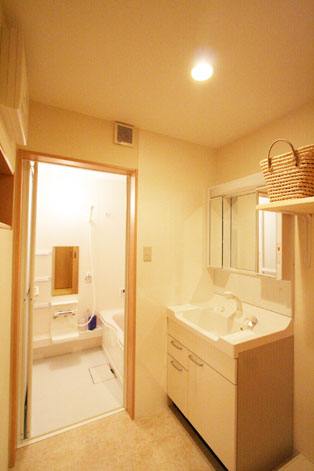 洗面室は2階にＬＤＫを移動させたことで広々とした空間を確保。