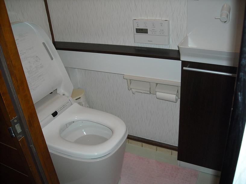トイレはPanasonicの人気商品『アラウーノ』をご提案。
