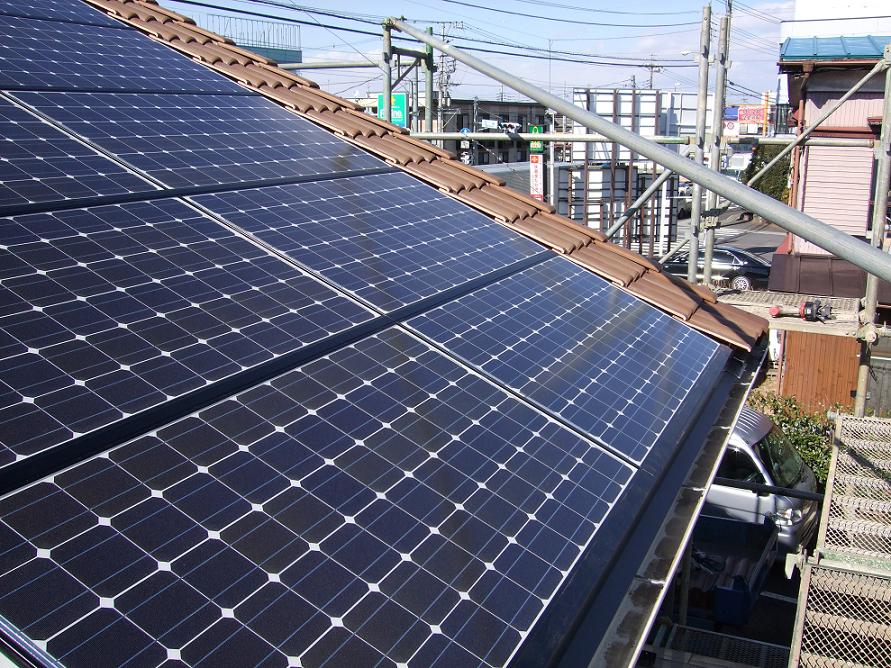 弊社ショップの屋根にパナソニック製の「太陽光発電システム」を導入しました。