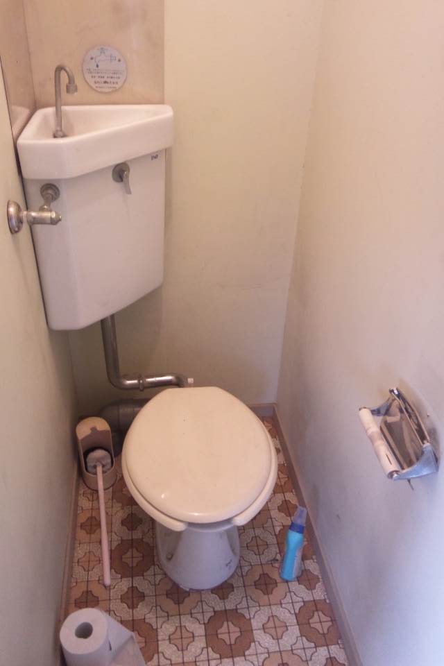 トイレも古く交換時期でした。