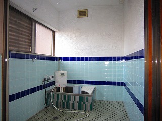 タイルの風呂は、冬 さむーい。