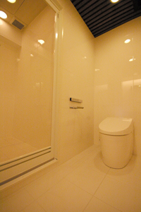 浴室や洗面と同様にタイルの仕上げとして、ひとつの空間をおまとめしました。