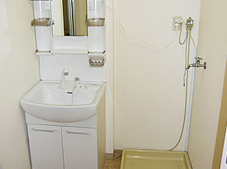 スペースを有効活用した洗面化粧台