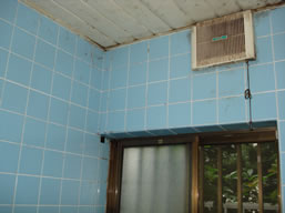 湿気が気になり、空気が通らない印象でした。