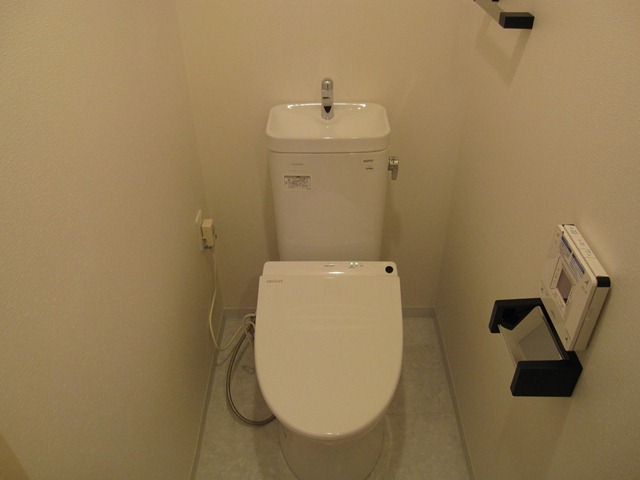 バスルーム同様ホワイト基調として清潔感があります。