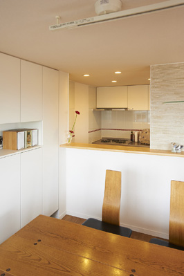 スタンディングバーのような雰囲気をご夫婦で楽しめます。