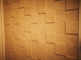 調湿効果もあるタイルを貼りました