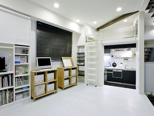 オープン階段と天井高を活用したロフトの造作