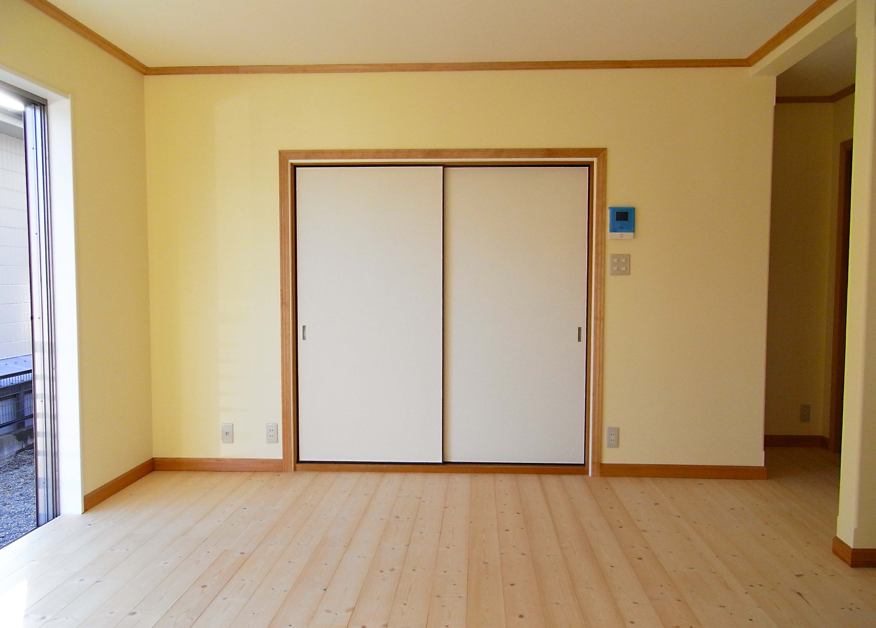 明るく、温かみのあるリビングになりました。