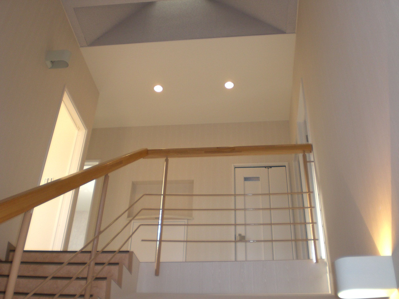 解放感あふれる階段スペース。