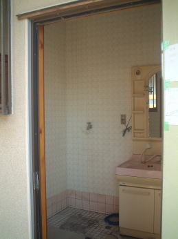 タイル張りなのでヒヤッとします