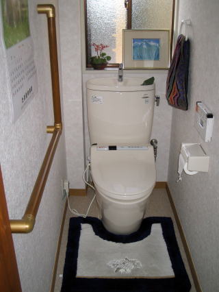 シンプルに・機能充実のトイレ