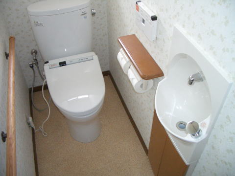 手洗い器も備えたきれいなトイレが完成