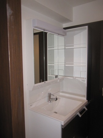 狭いながらも収納たっぷり