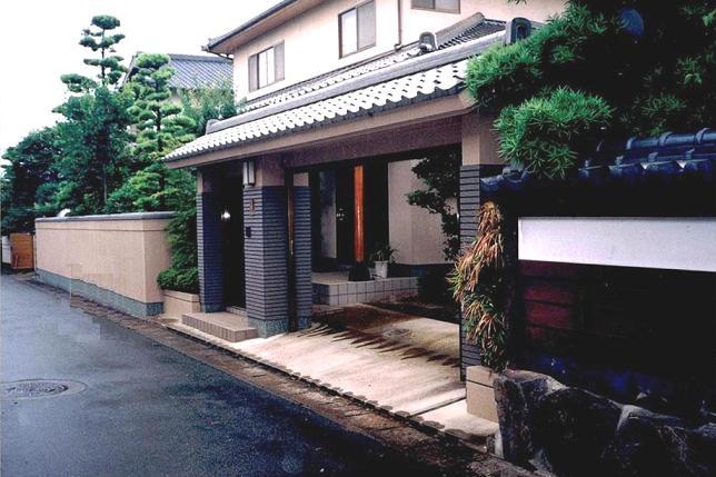 住居部分と一体化し重厚感が出ます。