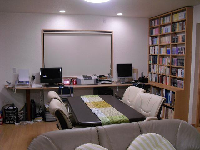 家族が並んで仕事や勉強をされるそうです