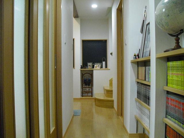 きれいに本を収納する事で本を探す時間も減らす事ができます。