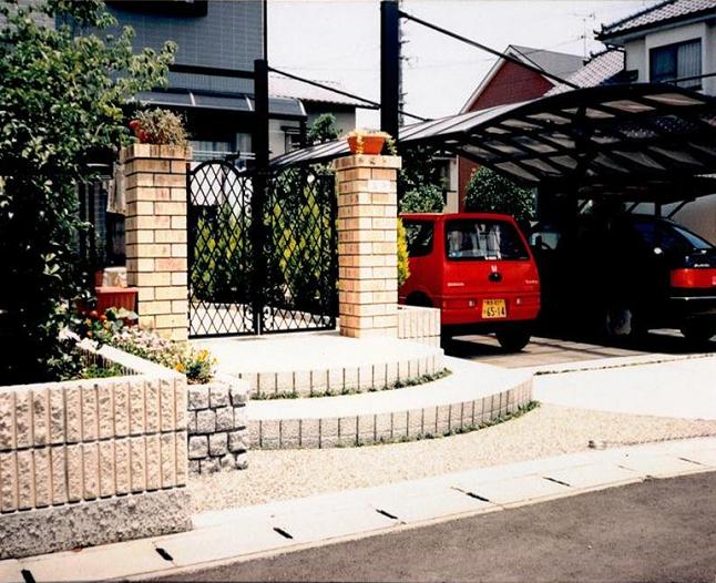 天端に笠置を置いて重厚感を出します。