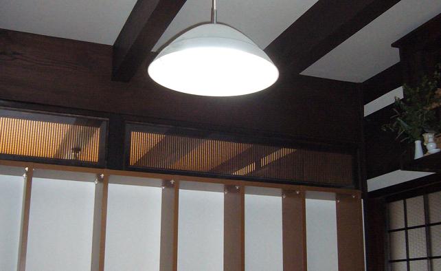 梁など構造体を残し重厚感を演出