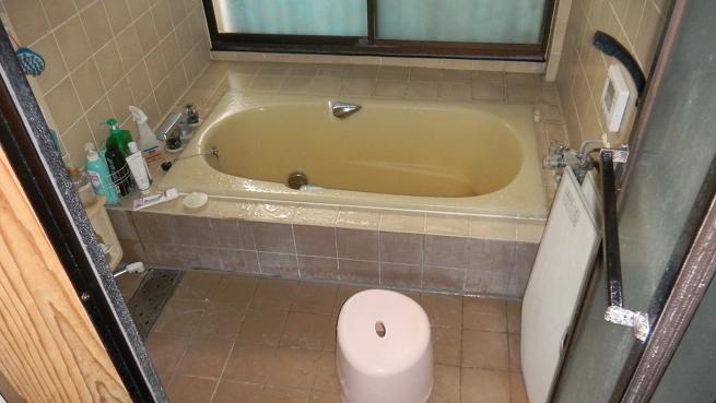 在来工法の浴室。お手入れが大変でした。