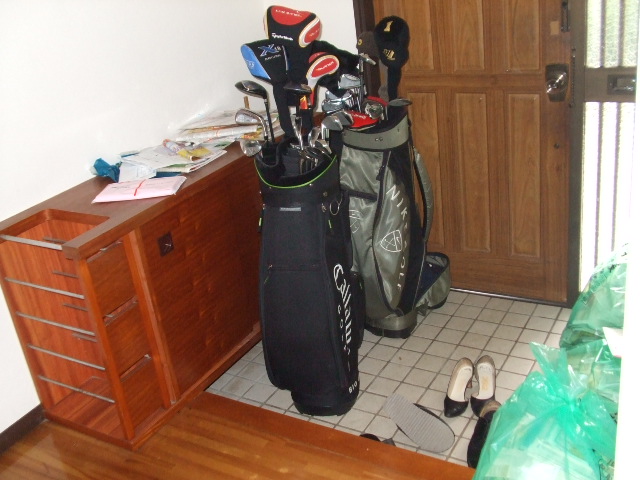 ゴルフ用品や生活用品が全て納まる収納スペースを準備しました