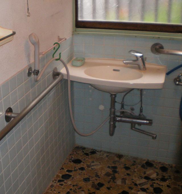 浴室内に洗面台が設置されている状態