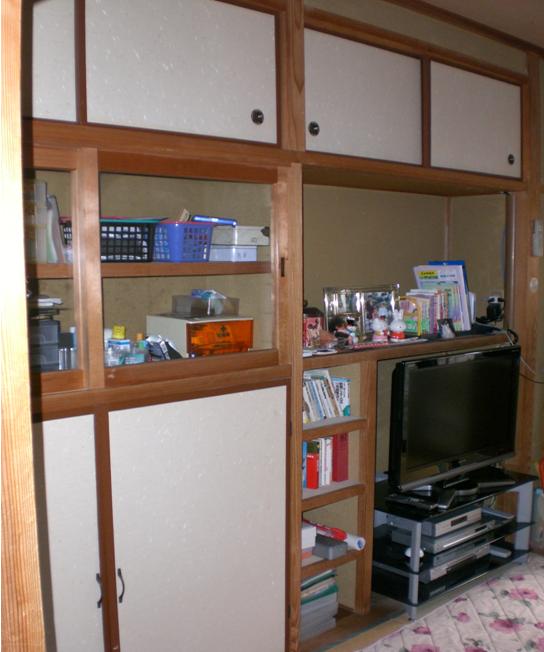 扉をつけるだけできれいに使いやすい収納に変身します。