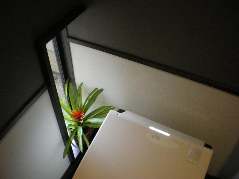 スリット窓から差し込む光