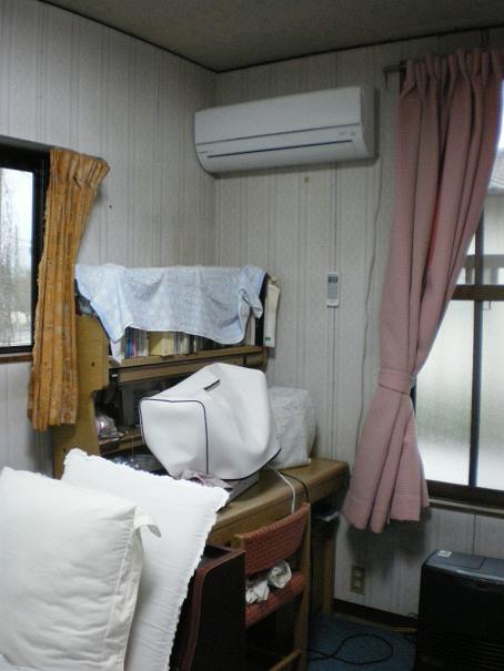 学生時代の勉強机ではスペースが足りませんでした。