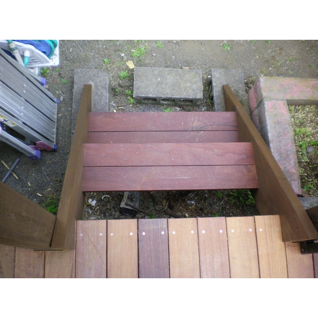 階段もがっちり作りなおしました