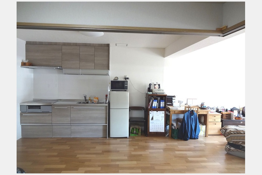 和室から見たキッチン