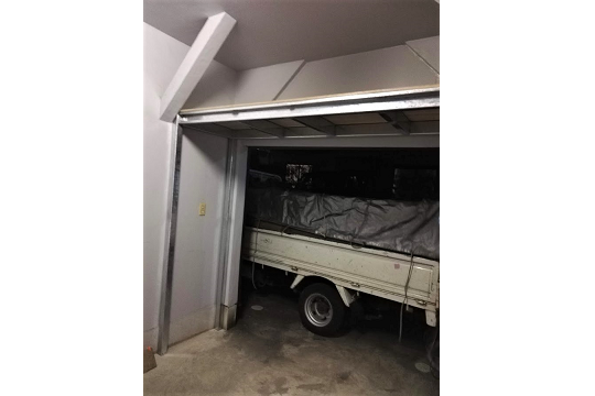 車庫手前のロフト