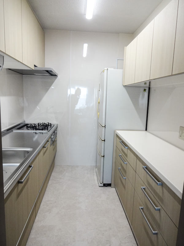 キッチン背面にもキャビネット造作