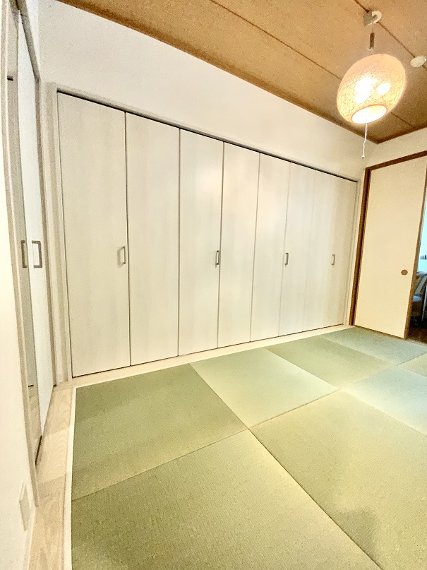 マンションの和室にL型クローゼット