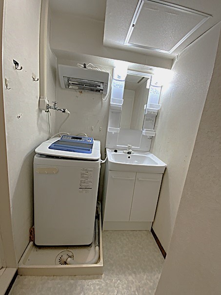 天井に梁がある省スペースのマンションで低予算の洗面リフォーム