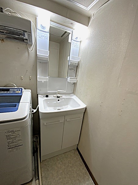 天井に梁がある省スペースのマンションで低予算の洗面リフォーム