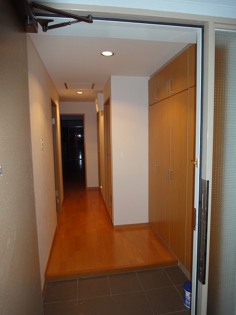 ナチュラルであたたかい雰囲気の玄関に