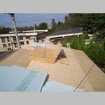 瓦をおろし下地補修します。