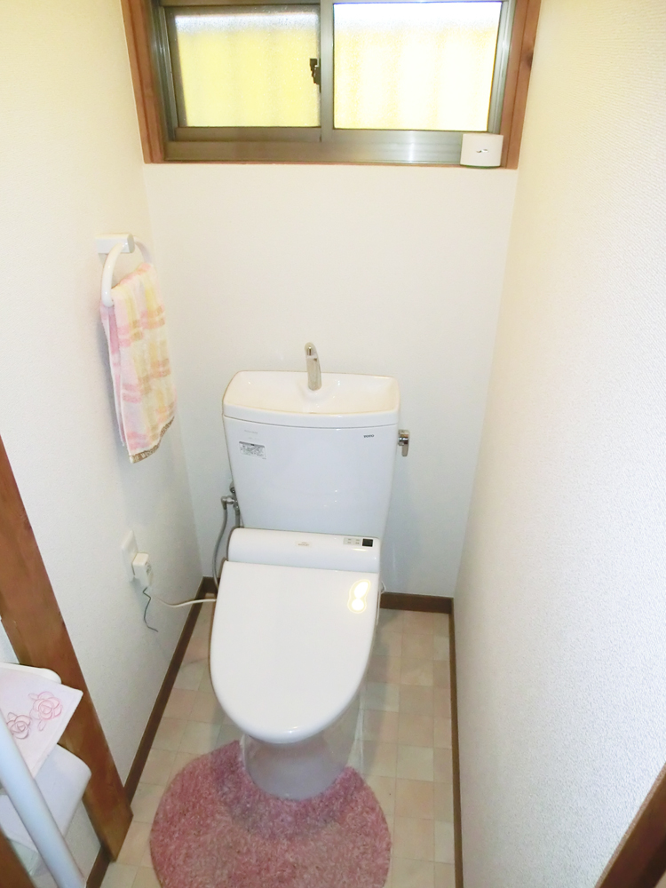 古くて暗いトイレを新しく