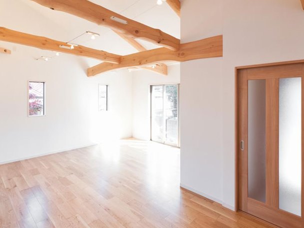 全部屋、ナラの無垢フローリングで