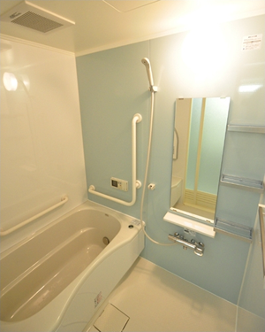 最新のユニットバスを設置した浴室