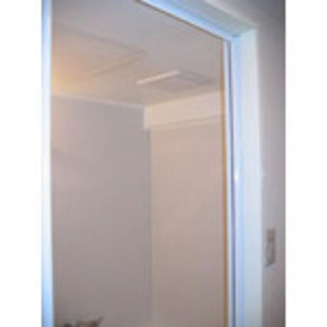 小さい穴だけで行っていたのを天井埋め込み扇で行うように